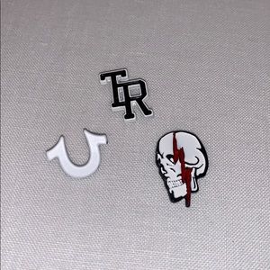 💀True Religion Pin Set